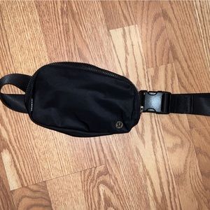 Lululemon anywhere belt bag